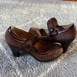 J-41 Jambu leather suede brown blk platform Maryjane pump shoes size 71/2 M